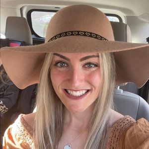 Meet your Posher, Victoria